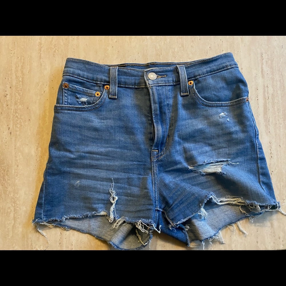 Levi’s high rise shorts size 26